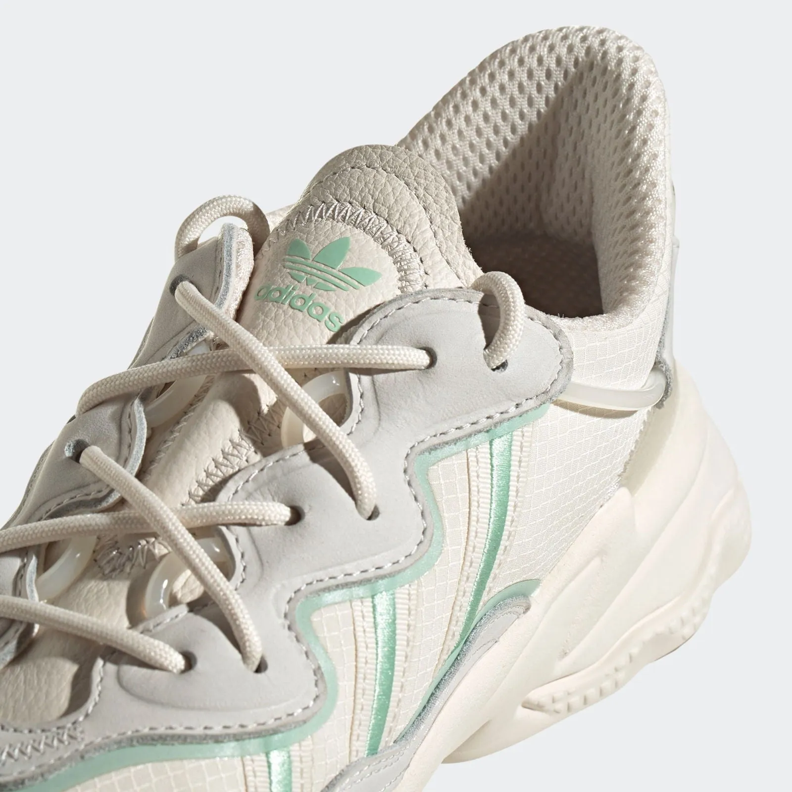 adidas Originals Unisex Ozweego Shoes - Chalk White / Blush Green