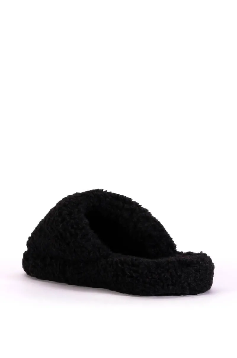 AKIRA CHICA FLUFFY SLIPPER IN BLACK