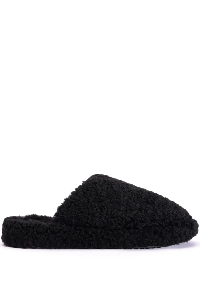 AKIRA CHICA FLUFFY SLIPPER IN BLACK