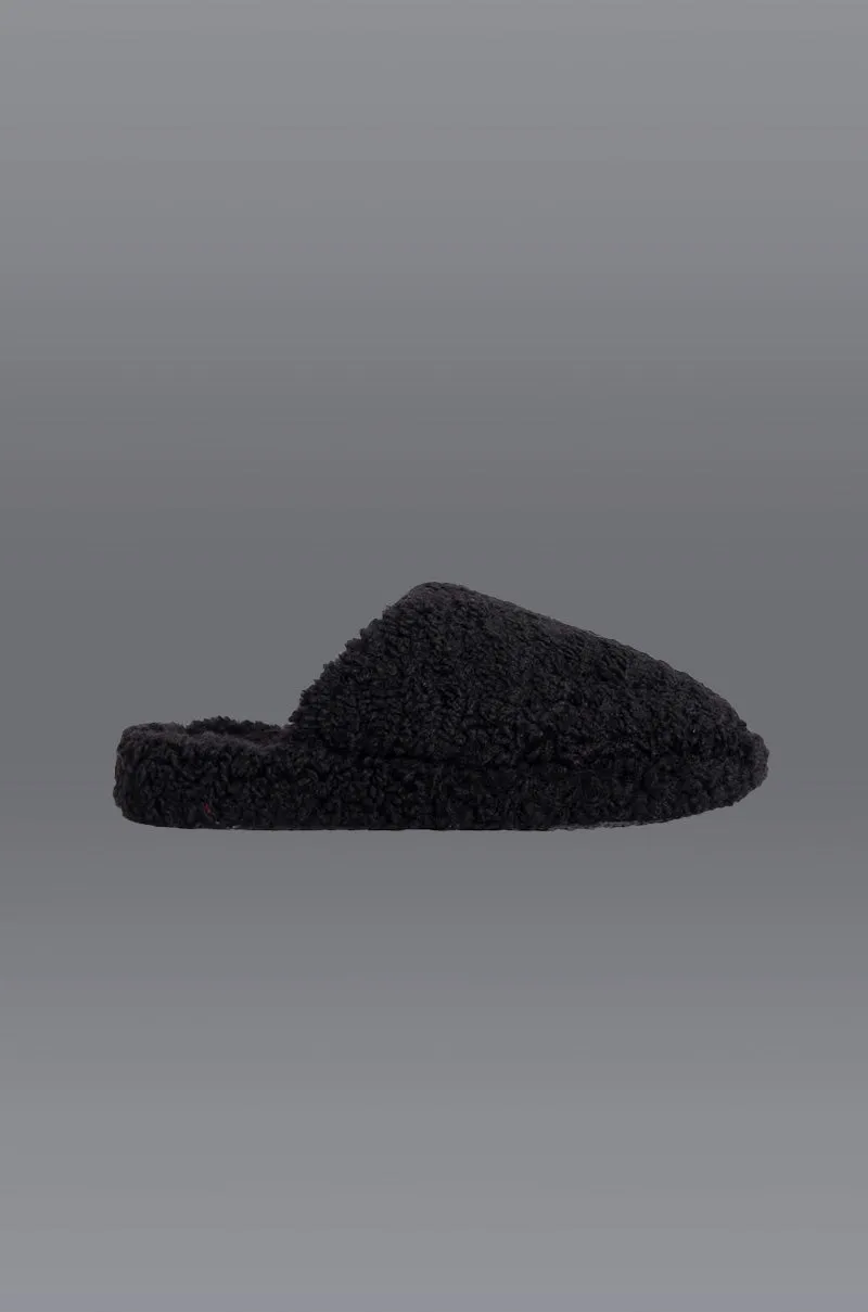 AKIRA CHICA FLUFFY SLIPPER IN BLACK